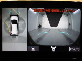 パノラミックビューモニター付きです。車両を上から見たような映像をディスプレイオーディオ画面に表示。運転席からの目視だけでは見にくい、車両周辺の状況をリアルタイムでしっかり確認できます。