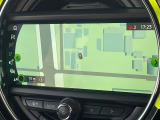 ●純正ナビ:一体感のあるナビは、高級感ある車内を演出してくれます。オーディオ機能も充実しておりますので、運転もより楽しめます♪
