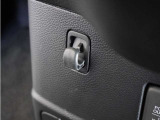 ◆フック◆ちょっとした買い物の袋を吊り下げたり、ゴミ袋を吊り下げられるコンビニフックがあり車内を転がらず便利です!