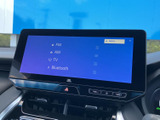 FMやAM、テレビ、Bluetoothの選択項目が画面に表示され、使いたい音源を確認しやすい構成です。表示内容を見ながら、日常の移動中もお好みに合わせて音源を選べます。