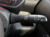操作しやすいウインカーレバーで、スムーズな車線変更をサポート。直感的な操作性で、安全な運転をサポートします。