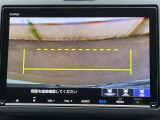 カラービジョンとガイド線で見やすい視点切替式のバックモニター。