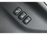 運転席シートポジションメモリー機能 : リフター、チルト、リクライニングの各ポジションを自動的に再現できます。