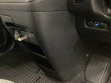 自社整備工場で点検整備をおこなってからお渡ししています。車検が残っている場合は『12ヶ月点検整備』を、車検整備付きの場合は『車検整備』をおこないます。整備費用は車両本体価格に含まれています。