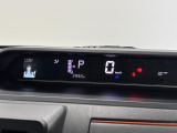 スピードメーターは見やすいデジタルメーターです♪