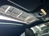 メルセデス・ベンツの定める厳しい基準をクリアしたお車のみをご案内させて頂きます。納車前整備はメーカー規定に基づき100項目以上にも及ぶ点検を熟練のメカニックによって行いご納車させて頂きます。