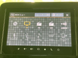 画面にはテレビやラジオ、ディスク、Bluetooth、USBなどの選択肢が表示されています。タッチ操作で使いたい項目を選べるメニュー構成で、音楽や各種メディアを利用したい日常に便利です。