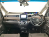 【前方視界】開放的な前方視界!運転がしやすく疲れにくいです♪窓が大きく、見通しがとっても良いおクルマですよ♪