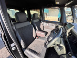 フロントシートのお写真です。 広い足元と、ゆったり座れるシートは長時間の運転でも疲れにくくなっております♪