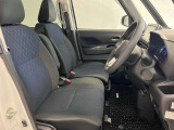 運転席も広くゆとりのある室内です
