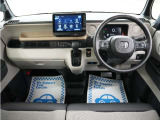 運転にかかわる様々な操作を安全に行えるように視点移動が少なく、操作性に配慮されたスイッチ類が凝縮されたコクピットです。