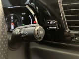 【オートマチックハイビーム】カメラセンサーにより前方車両のランプや街路灯などの明るさを判定、自動的にハイビームとロービームを切替します。