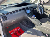 運転席側から見たダッシュボードです。運転席まわりの見た目もご覧ください。