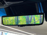 【デジタルインナーミラー】後席の大きな荷物や同乗者で後方が確認しづらい時でも安心!カメラが撮影した車両後方の映像をルームミラー内に表示。クリアな視界で状況の確認が可能です!