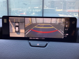 狭い場所での駐車やすれ違いなどでより的確な運転操作に役立つ360&deg;ビューモニターが装備されています。