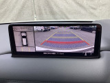 狭い場所での駐車やすれ違いなどでより的確な運転操作に役立つ360&deg;ビューモニターが装備されています。