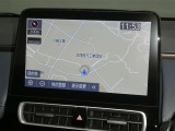【10.5インチ純正ナビ】純正ナビを装備。タッチパネル式で使いやすく、詳細地図により目的地をピンポイントで設定できます。初めての道でも迷いにくく、ロングドライブも快適ですよ♪