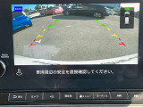 バックビューモニターです。後方画像も大きく表示されますので、車庫入れも安心です。