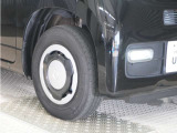 ◆純正ホイール装着車◆シンプルなデザインのホイールキャップ付きです。