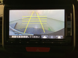 バックでの車庫入れも安心です! リアカメラが付いているバックモニター付のナビを装備しております。操作線もついており距離感も画面から確認できます。