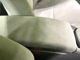 【アームレスト】運転中の身体の負担を軽減してくれるアームレストを装備♪