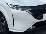 【LEDヘッドライト】悪天候や夜間走行時も良好な視界を確保し安心して運転できる高輝度LEDヘッドライトを装備!点灯速度が早く、消費電力も抑えられています。