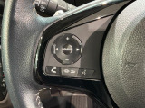 ステアリングにオーディオ操作スイッチが付いています。オーディオ画面に直接タッチしなくても操作が出来ますので、運転に集中できます。
