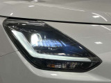 【LEDヘッドランプ】明るいライトが夜間の安全運転をサポートします。消費電力も少なく長寿命です。
