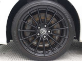 18インチアルミホイール(ENKEI製8J鍛造)を装着しています。タイヤサイズ225/40R18