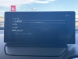 FM・AMに加えてBluetoothやUSBなど、選べる音源が画面に一覧で表示されます。希望のソースを見つけやすく、普段お使いの音楽環境に合わせて活用いただけます。