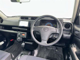 運転席まわりです。 各操作スイッチは使いやすい位置に配置されてます。
