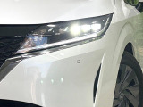【LEDヘッドライト】悪天候や夜間走行時も良好な視界を確保し安心して運転できる高輝度LEDヘッドライトを装備!点灯速度が早く、消費電力も抑えられています。