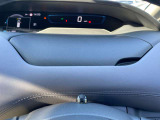 運転席前にも小物入れあります