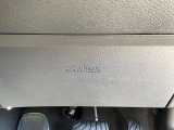 膝用のエアバックが装備されております。