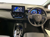 運転席周りのレイアウトをご覧ください。ナビゲーションが綺麗に装着されすっきり収まってますね!