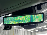 【デジタルインナーミラー】後席の大きな荷物や同乗者で後方が確認しづらい時でも安心!カメラが撮影した車両後方の映像をルームミラー内に表示。クリアな視界で状況の確認が可能です!