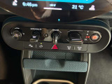 ドライバーを中心に考えた運転席の設定になっております。ナビゲーション/エアコンの操作も簡単に操作が可能です。是非、ご試乗で体感していただくことをおススメいたします。