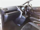 見通しのよいすっきりとした視界で、誰でも運転しやすいです。運転のしやすさは疲れにくさにも繋がりますよ♪