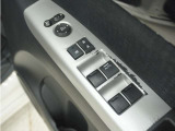 ◆パワーウィンドウスイッチ◆運転席から全席の窓の開閉操作を行うことが出来いつでも換気ができます!