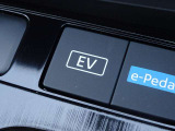 【EVモード】あらかじめリチウムイオンバッテリーを充電するモードです。 EVモードスイッチをONにするとエンジンの始動を極力抑えて走行します!
