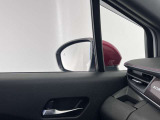 【ブラインドスポットモニター】巻き込み事故防止や、車線変更時の事故も予防します。