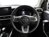 各操作スイッチなどもハンドルから手を放すことなく操作可能で安全運転に支援いたします!
