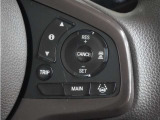 ◆アダプティブクルーズコントロール◆予め設定した車速内でクルマが自動的に加減速。前走車との適切な車間距離を維持しながら追従走行します。【LKAS】車線維持支援システムでステアリング操作を支援。