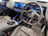 ☆センターパネルを運転席側に僅かに傾けたBMW独特のインパネ☆【駆け抜ける歓び】はここからもスタートしております☆