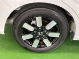 純正アルミホイールです。足元が引き立つので、車全体のイメージがアップしますよ!