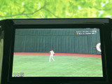 停車中にテレビ映像を視聴でき、休憩時間など車内で過ごすひとときに活用できます。画面の表示を確認しやすく、外出先で待ち時間があるときにも楽しみを添えてくれる装備です。