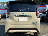 リヤワイパーで雨の日の後方視界を確保できます