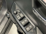 全席に電動パワーウインドウを装備。乗員それぞれが快適に操作できます。