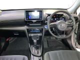 運転席周りのレイアウトをご覧ください。ナビゲーションが綺麗に装着されすっきり収まってますね!
