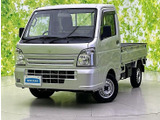 端正なフロントマスクと張りのあるボディラインが、働く車らしい頼もしさを演出。荷台まで続くすっきりしたシルエットで、日々の仕事にも自然に馴染む一台です。前方のライトもまとまりよく配置されています。